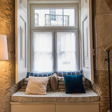 Lovelystay - Cozy Duplex In Alfama Apartament