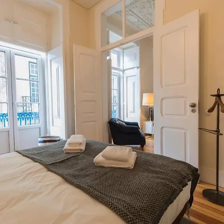 Lovelystay - Cozy Duplex In Alfama Lizbona