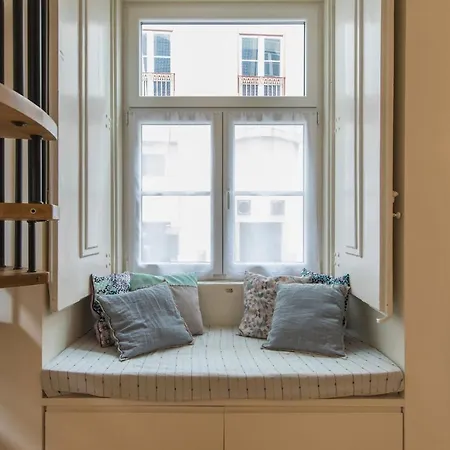 Lovelystay - Cozy Duplex In Alfama Lizbona