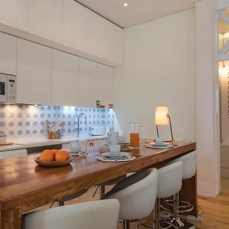 Lovelystay - Cozy Duplex In Alfama