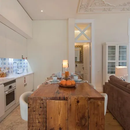 Lovelystay - Cozy Duplex In Alfama Lisbon