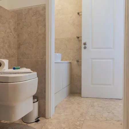 Lovelystay - Cozy Duplex In Alfama