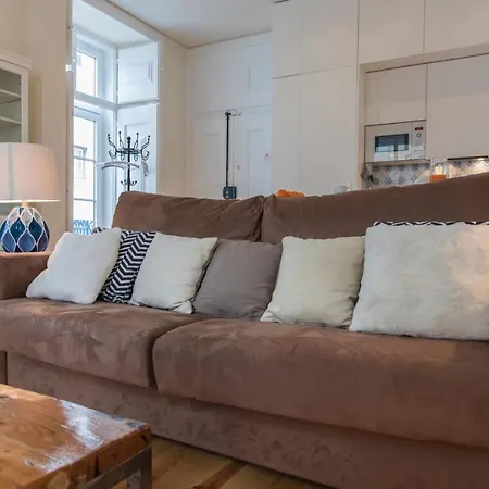 Lovelystay - Cozy Duplex In Alfama Apartment