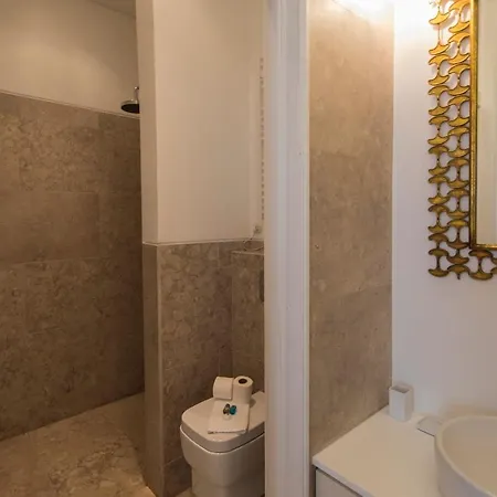 Lovelystay - Cozy Duplex In Alfama