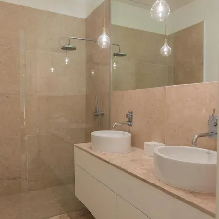 Lovelystay - Cozy Duplex In Alfama Lisbon