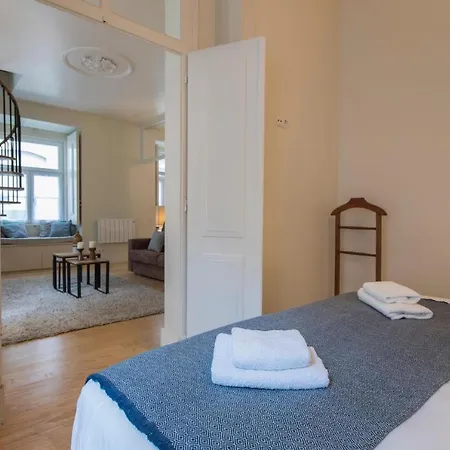 Lovelystay - Cozy Duplex In Alfama