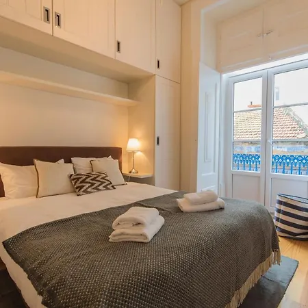Lovelystay - Cozy Duplex In Alfama Apartment
