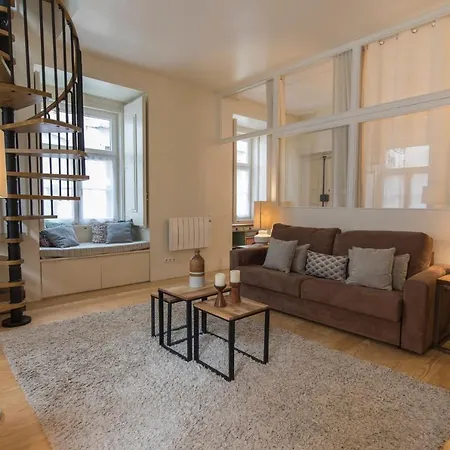 Lovelystay - Cozy Duplex In Alfama Apartment *