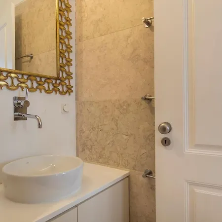 Lovelystay - Cozy Duplex In Alfama Apartment *