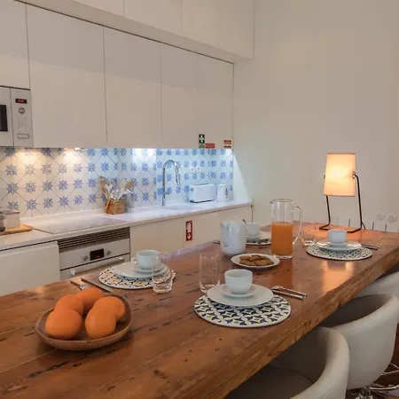 Lovelystay - Cozy Duplex In Alfama *