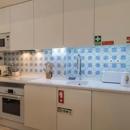 Lovelystay - Cozy Duplex In Alfama *